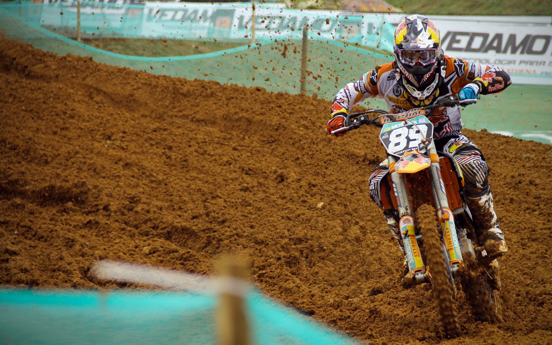 湖人队力争连胜，季后赛入场券争夺激烈，湖人季后赛首轮对手